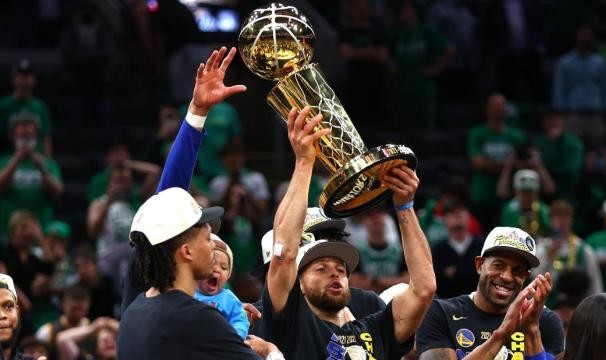 博鱼官网-勇士在波士顿客场最终夺冠，打破尘封37年的纪录